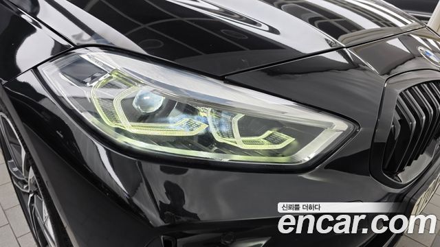 BMW 1-Series 2022 — photo 8