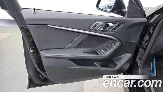 BMW 1-Series 2022 — photo 14