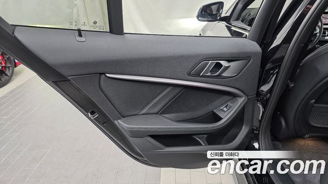 BMW 1-Series 2022 — photo 15