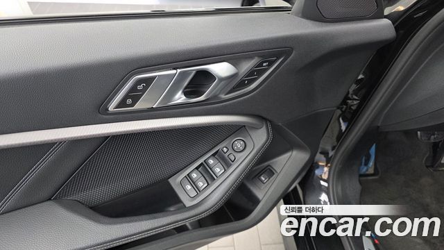 BMW 1-Series 2022 — photo 28