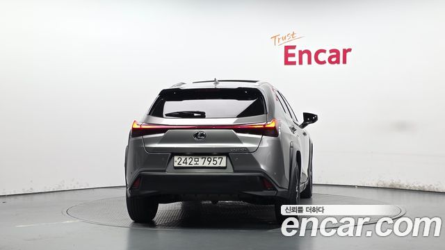 Lexus UX 2023 — photo 4