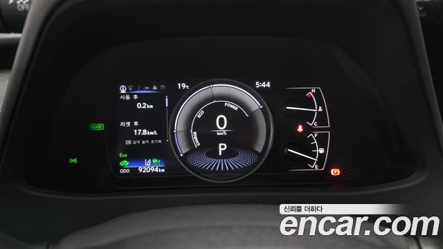 Lexus UX 2023 — photo 11