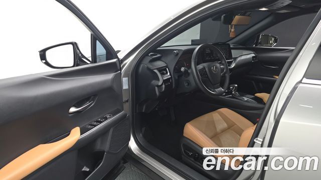 Lexus UX 2023 — photo 13