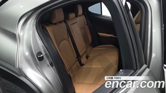 Lexus UX 2023 — photo 18