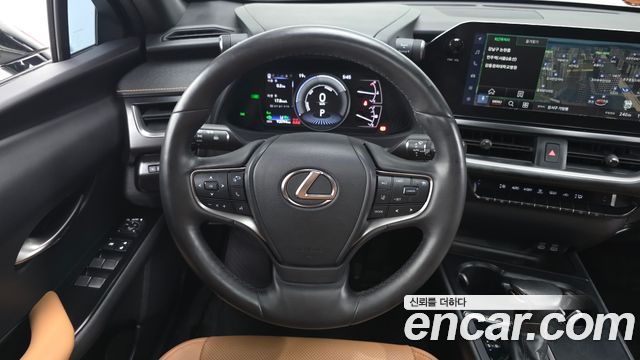 Lexus UX 2023 — photo 20