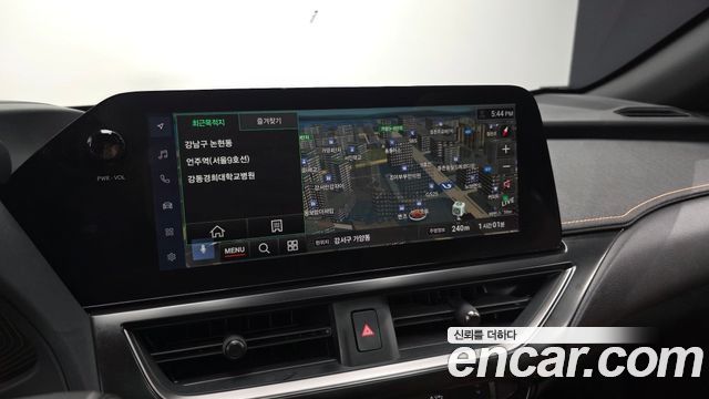 Lexus UX 2023 — photo 21