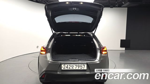 Lexus UX 2023 — photo 26