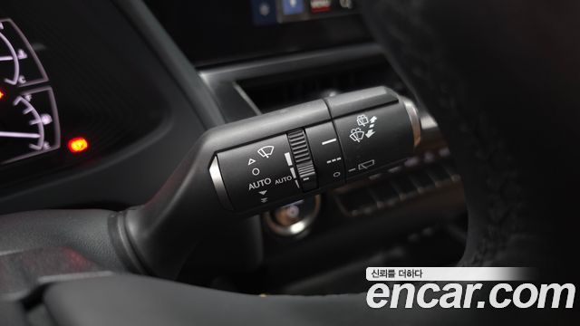 Lexus UX 2023 — photo 27