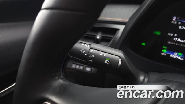 Lexus UX 2023 — photo 29