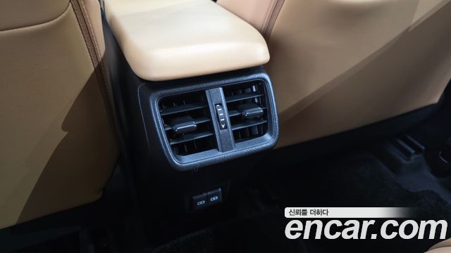 Lexus UX 2023 — photo 31