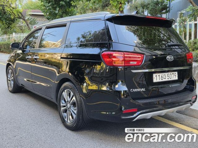 Kia Canival 2019 — photo 2