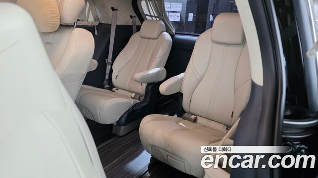Kia Canival 2023 — photo 11