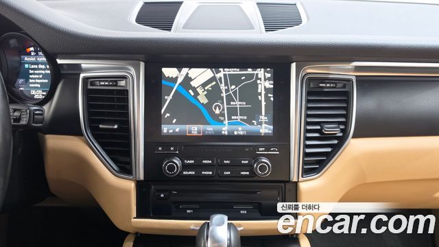 Porsche Macan 2018 — photo 18