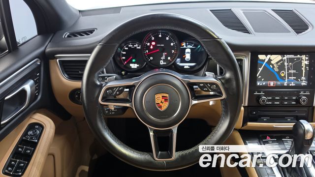 Porsche Macan 2018 — photo 19