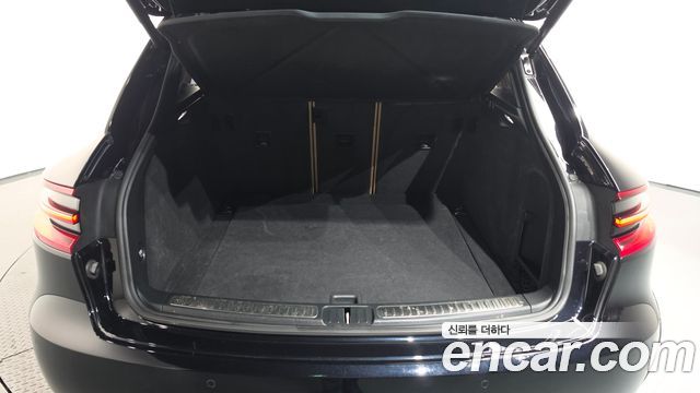 Porsche Macan 2018 — photo 24