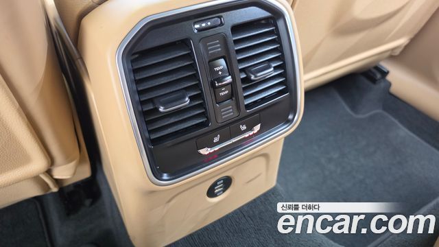 Porsche Macan 2018 — photo 26