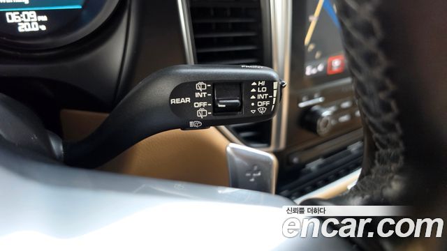 Porsche Macan 2018 — photo 28