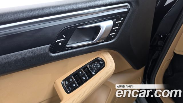 Porsche Macan 2018 — photo 29