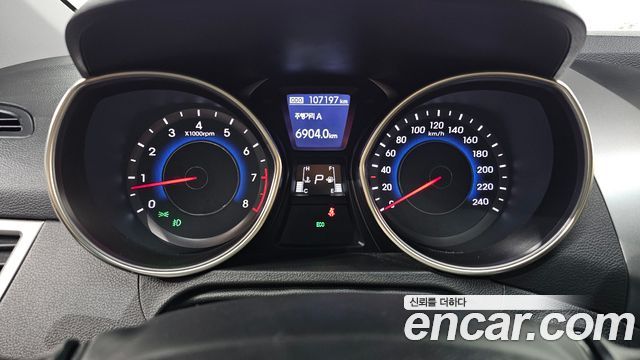 Hyundai AVANTE 2013 — photo 11