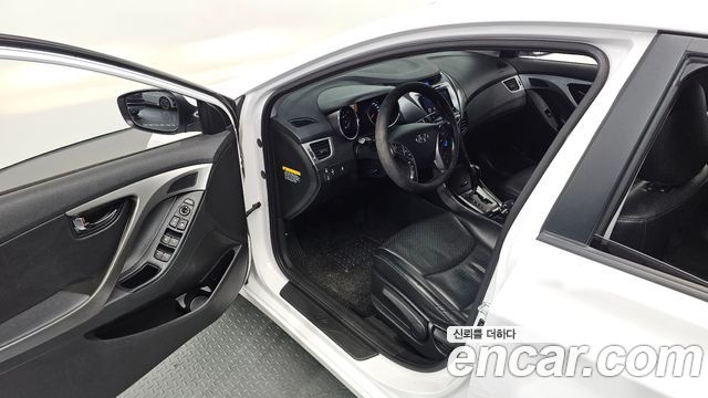 Hyundai AVANTE 2013 — photo 17