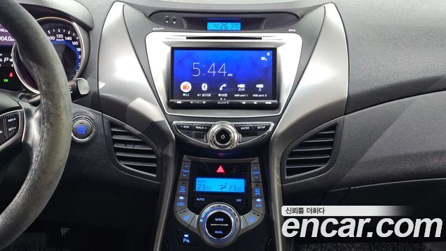 Hyundai AVANTE 2013 — photo 23
