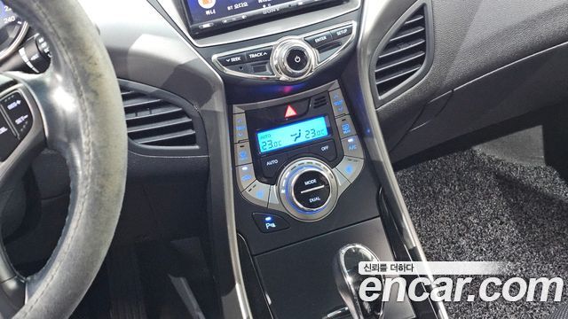 Hyundai AVANTE 2013 — photo 26