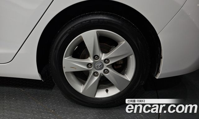 Hyundai AVANTE 2013 — photo 7