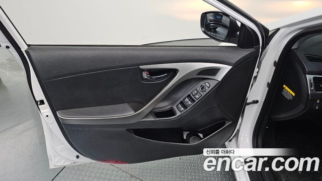 Hyundai AVANTE 2013 — photo 14