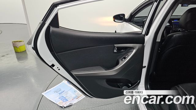Hyundai AVANTE 2013 — photo 15