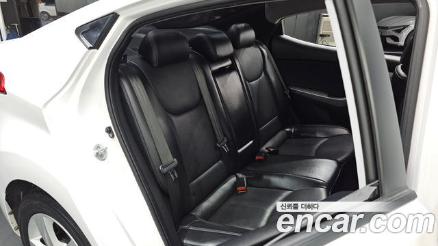 Hyundai AVANTE 2013 — photo 16