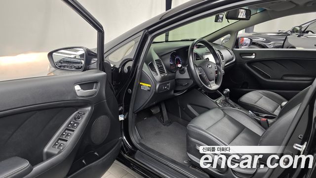 Kia K3 2015 — photo 13