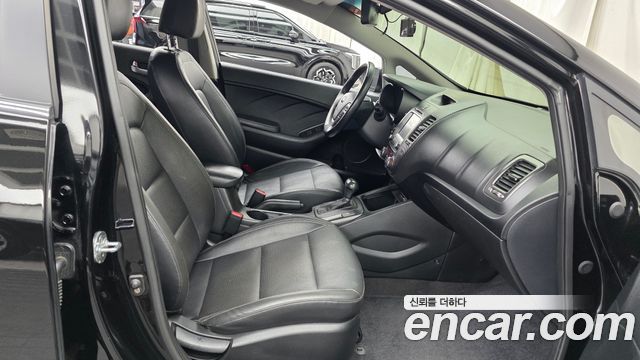 Kia K3 2015 — photo 16
