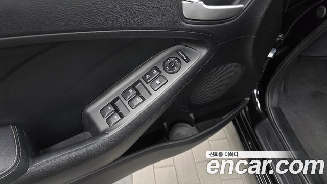Kia K3 2015 — photo 28