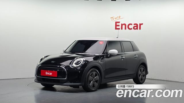 Mini Cooper 2023 — photo 1