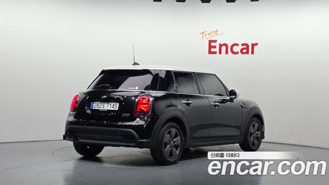 Mini Cooper 2023 — photo 2