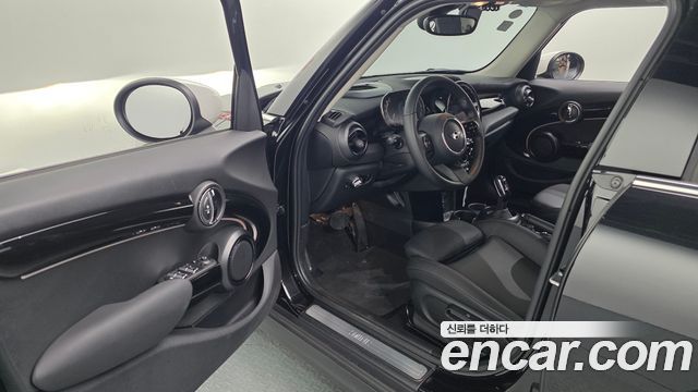 Mini Cooper 2023 — photo 13