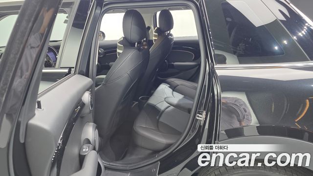 Mini Cooper 2023 — photo 17