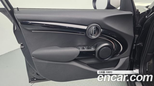 Mini Cooper 2023 — photo 14