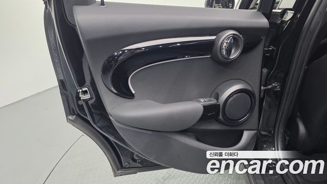 Mini Cooper 2023 — photo 15
