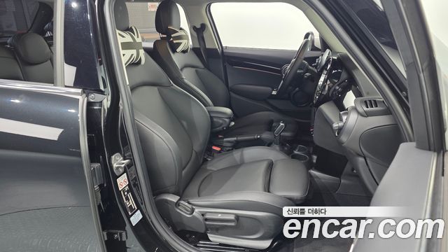 Mini Cooper 2023 — photo 16