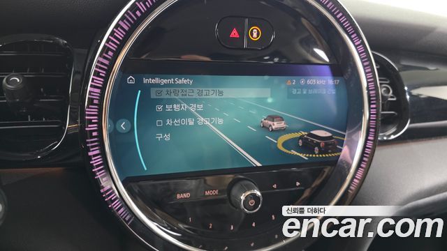 Mini Cooper 2023 — photo 31