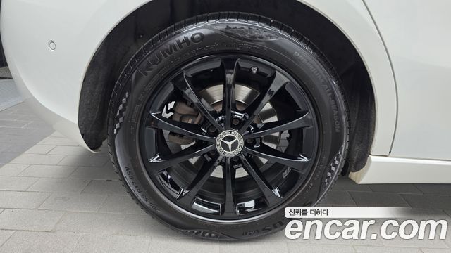 Mercedes-Benz A-Class 2019 — photo 5