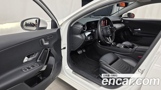 Mercedes-Benz A-Class 2019 — photo 10