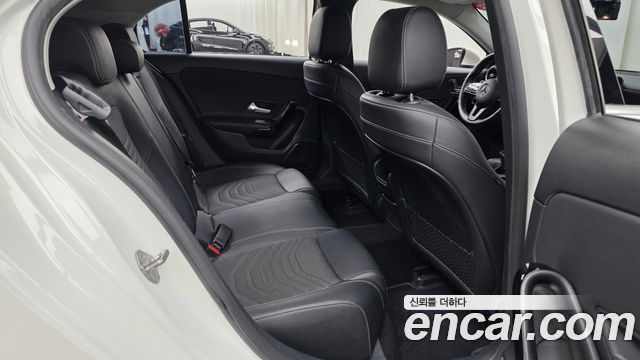 Mercedes-Benz A-Class 2019 — photo 12