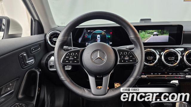 Mercedes-Benz A-Class 2019 — photo 13