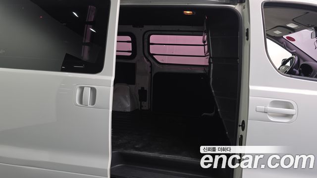 Hyundai Starex 2018 — photo 17