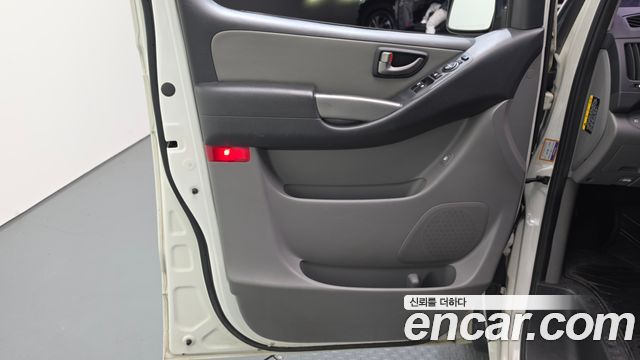 Hyundai Starex 2018 — photo 14