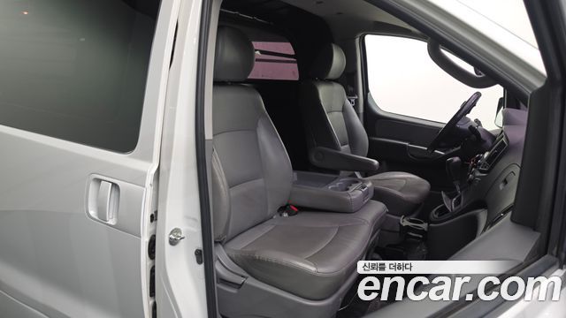 Hyundai Starex 2018 — photo 16