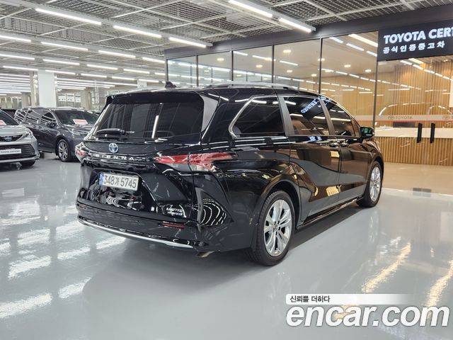 Toyota Sienna 2022 — photo 2