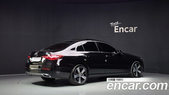 Mercedes-Benz C-Class 2026 — photo 2